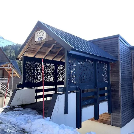 Appartement Superbe Aux Pieds Des Pistes De Avec Balcon-parking Et Casier Laveissière